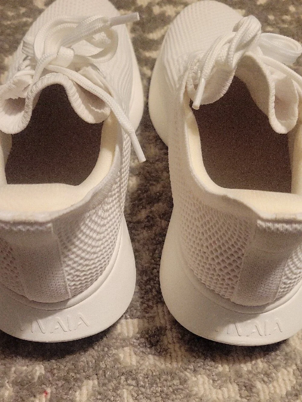 VIVALA Unixex Mwn And Women's White Lightweight Knit Sneakers
